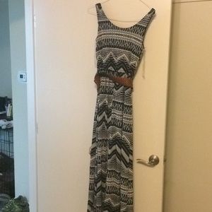 2 for $18- 🦋 Justify Maxi Dress - Size Small